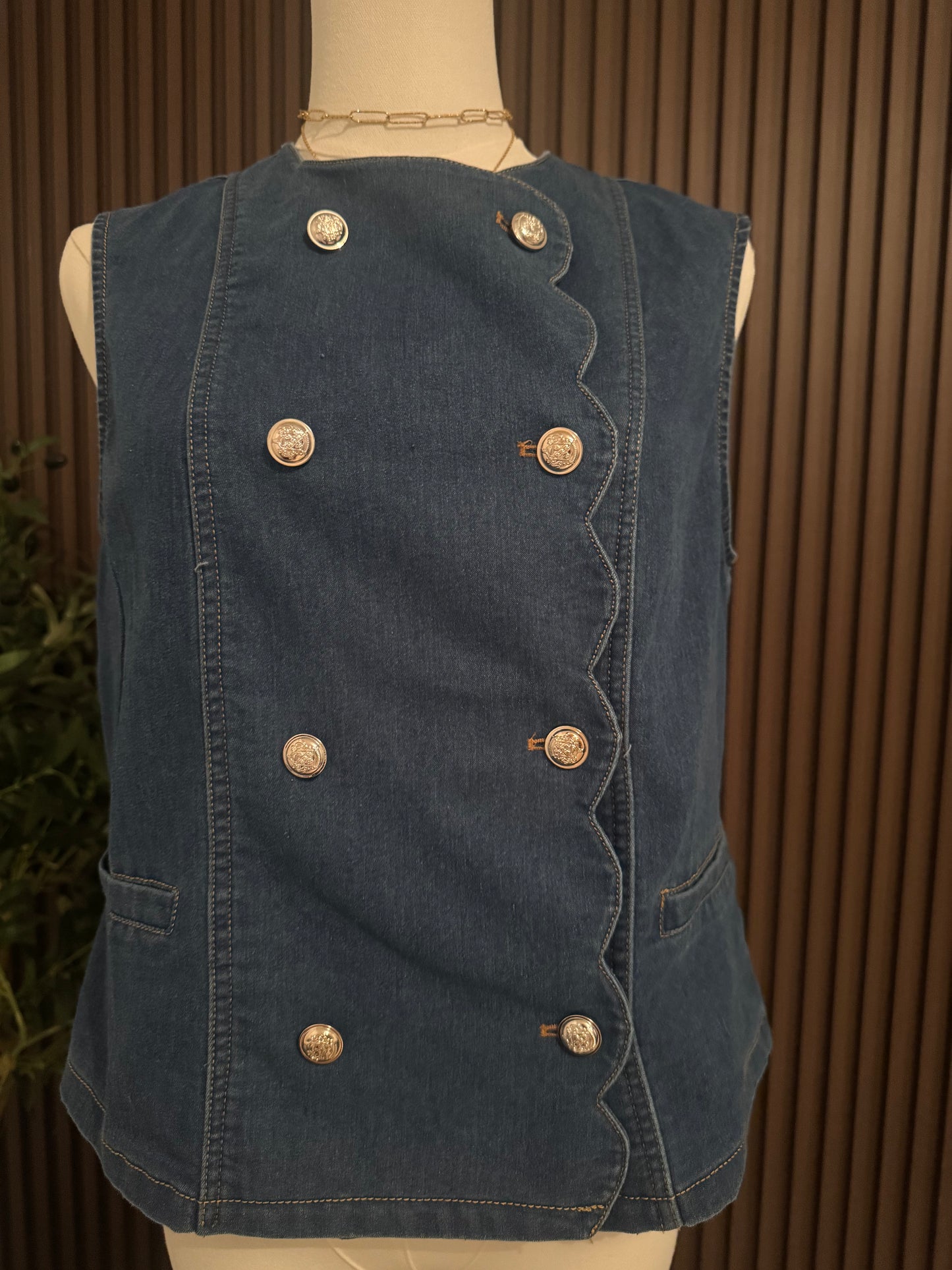 Valeria Vest